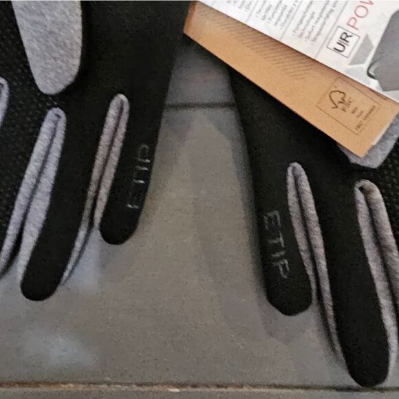 Last Pair!!! The North Face Gray Etip📲  touchscreen Glove🧤 Size medium - Picture 6 of 9